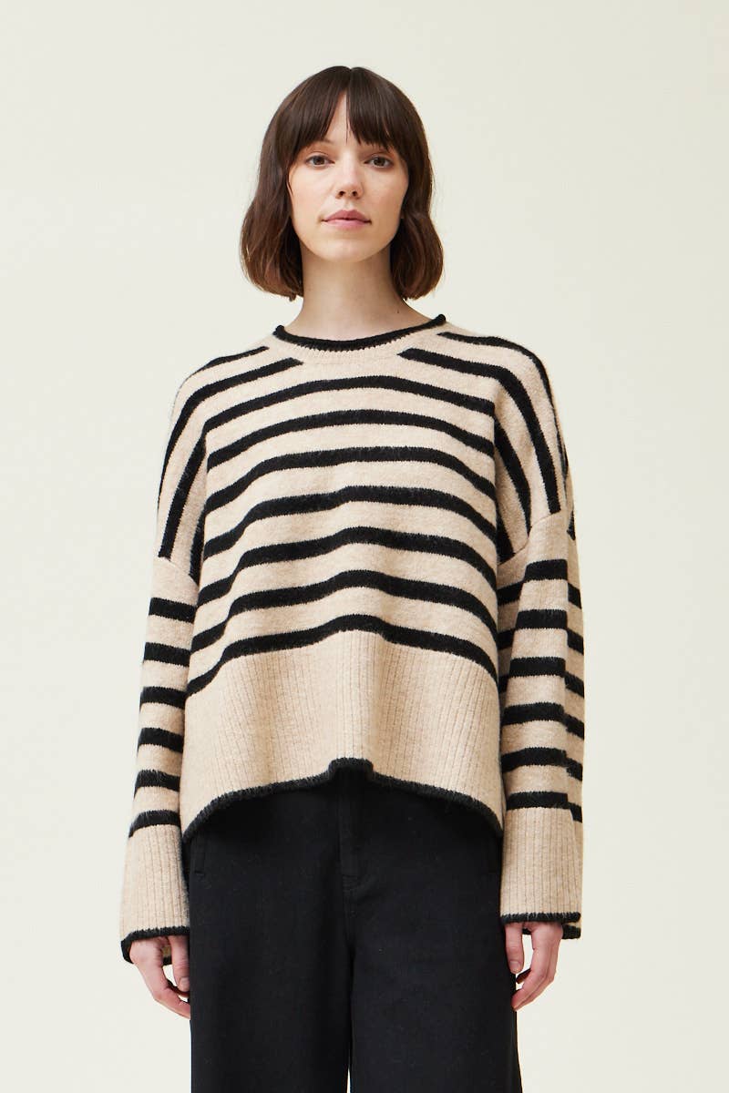 Sigi Wide Rib Hem Sweater in Oat/Black